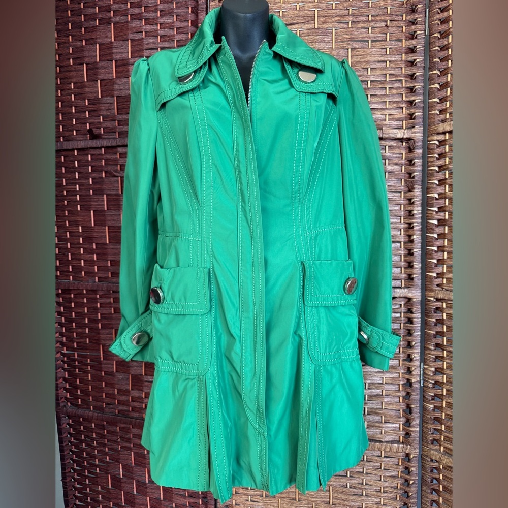 Stylish Green Women's Jacket With Oversized Buttons